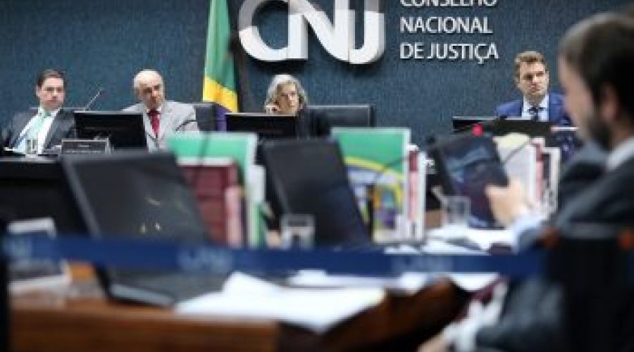 [Cinco desembargadores e juiz baianos são afastados do TRT por determinação do CNJ]