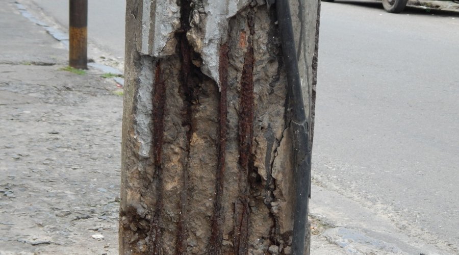 [Poste antigo e deteriorado preocupa moradores do Engenho Velho da Federação]