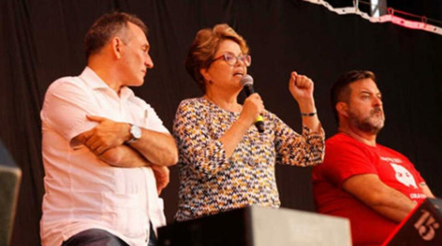 [‘Lula não aceitará qualquer condição para sair da prisão’, diz Dilma]