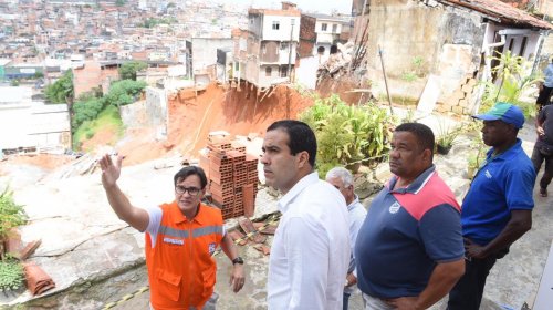 [Famílias da Fazenda Grande do Retiro vão ganhar novas moradias, diz Bruno Reis]