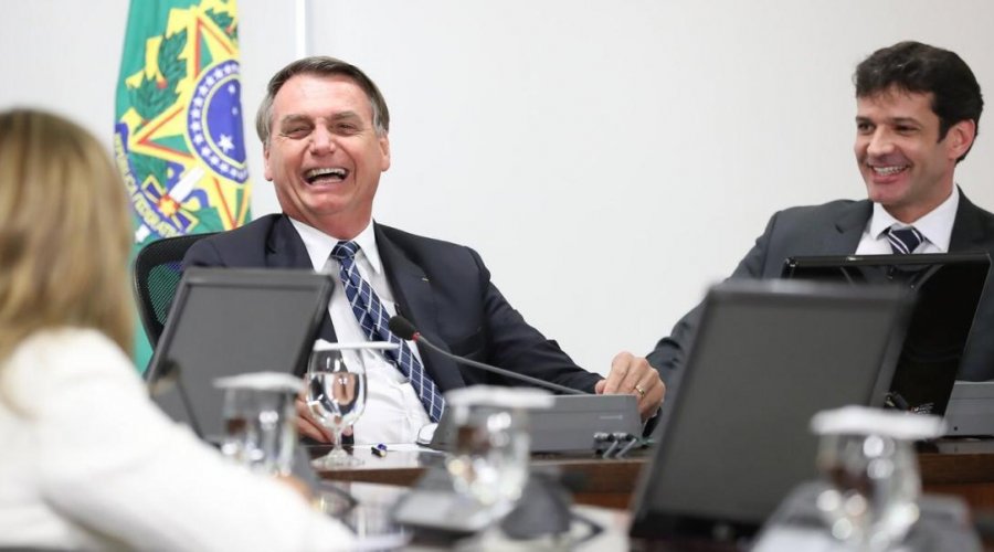 [Porta-voz diz que Bolsonaro vai manter ministro indiciado pela PF]