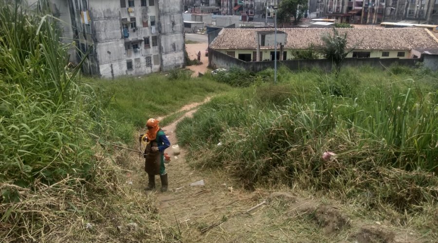 [Após denúncia, Limpurb realiza serviço de limpeza em rua de Nova Constituinte]