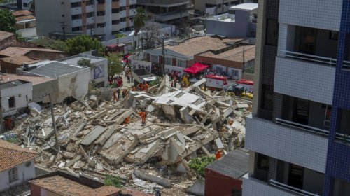 [Bombeiros confirmam terceira morte em desabamento em Fortaleza]