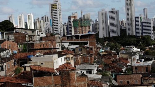 [Metade dos brasileiros vive com apenas R$ 413 por mês, aponta IBGE]