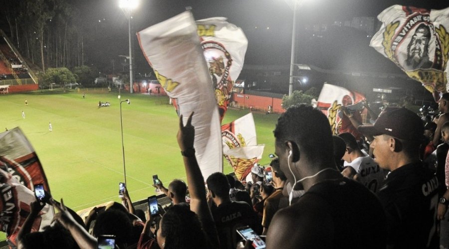 [CBF altera tabela e Vitória jogará no Barradão até o fim da Série B]