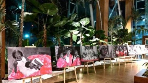 [Outubro Rosa:  Exposição conscientiza sobre importância do câncer de mama]