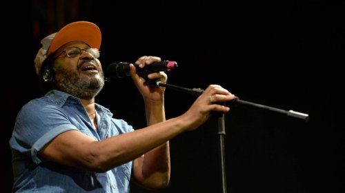 [Comércio recebe shows de Àttøøxxá, Márcia Castro e Edson Gomes no fim de semana]