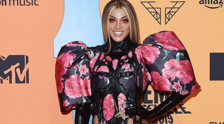 [Pabllo Vittar vence prêmio de melhor artista brasileiro no MTV EMA]