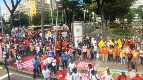 [Manifestantes vão às ruas contra AI-5 citado por Eduardo Bolsonaro]