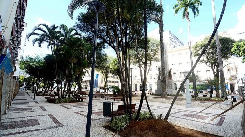 [Beto Barbosa leva ritmo da lambada para Praça da Inglaterra neste sábado (9)]