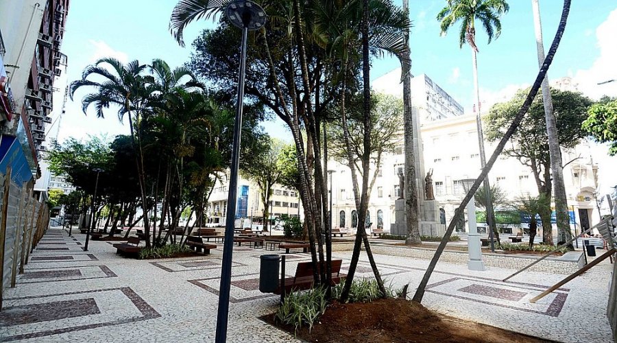 [Beto Barbosa leva ritmo da lambada para Praça da Inglaterra neste sábado (9)]