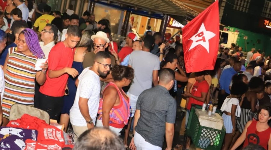 [Em homenagem a Lula, PT baiano organiza comemoração no Rio Vermelho]