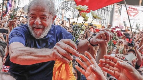 [Lula deixa prisão em Curitiba]