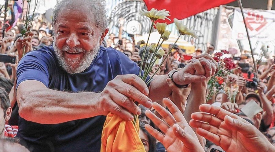 [Lula deixa prisão em Curitiba]