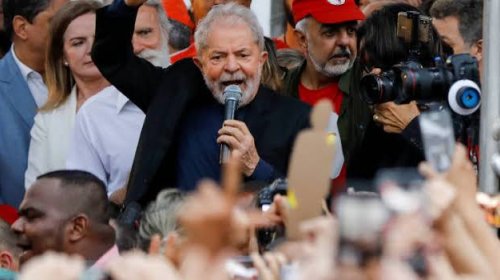 [Lula deixou mala e manteve fotos em parede de quarto na sede da PF]