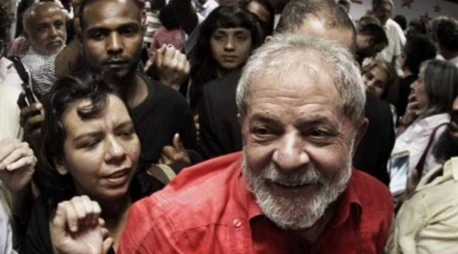 [Ex-presidente Lula embarca para Salvador na quinta-feira]