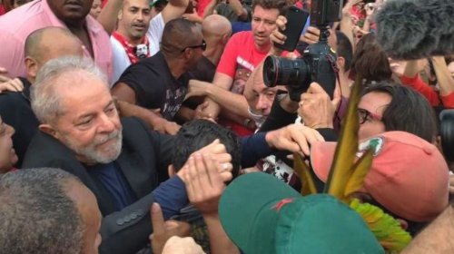 [Lula chega em Salvador e participa de jantar nesta quarta-feira (13)]