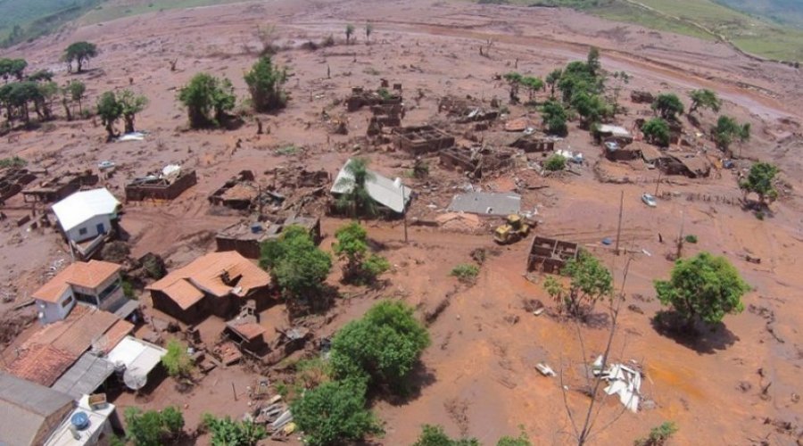 [Samarco pede fim do cadastramento das vítimas na tragédia de Mariana]