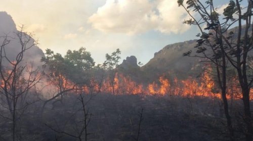 [Incêndio atinge Vale dos Três Morros, na Chapada Diamantina]