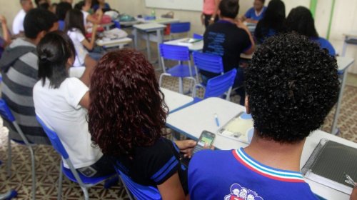[Aulas estão mantidas em escolas e universidades estaduais, diz secretaria]