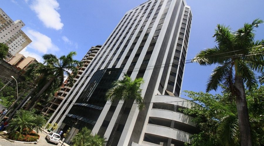 [Prédio comercial é atingido por incêndio na Avenida Garibaldi]