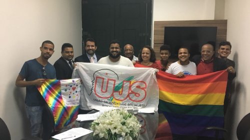 [Lei que pune estabelecimentos que praticarem homofobia é sancionada pelo prefeito]