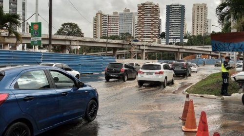 [TRANSALVADOR interdita ladeira de acesso à Santa Cruz após vazamento de água]