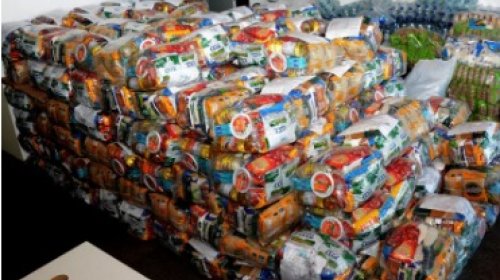 [Vereadores de Salvador fazem doação de alimentos a famílias desabrigadas pelas chuvas]