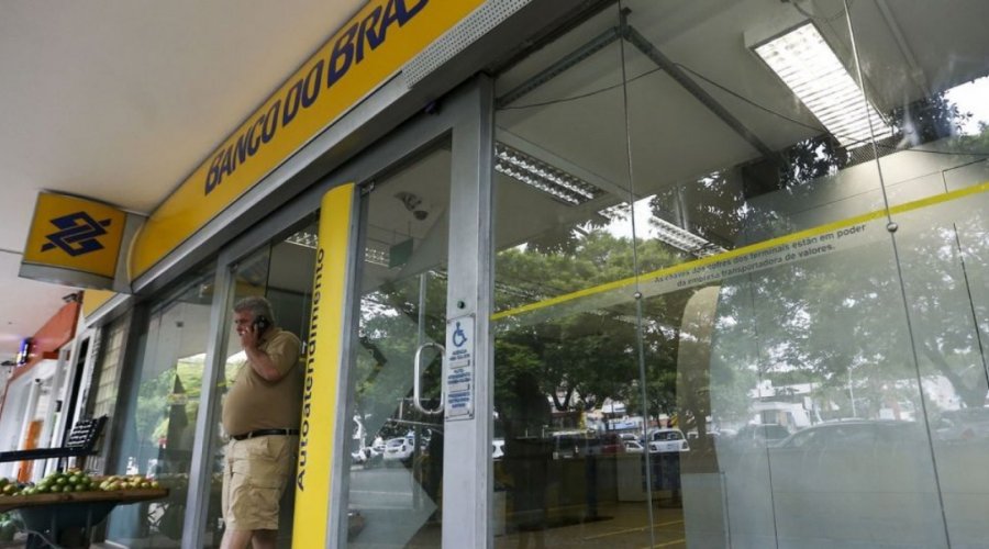 [Bolsonaro nega intenção de privatizar Banco do Brasil e Caixa]