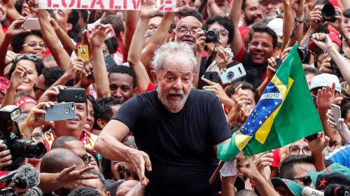 [Lula promete voltar às ruas para reencontrar o povo em janeiro]