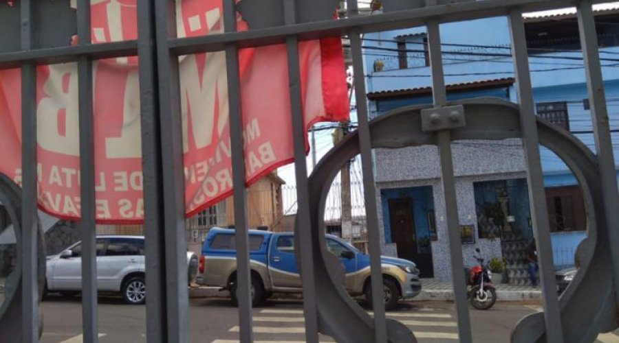 [Ocupantes protestam contra corte de energia no antigo Hospital Couto Maia]