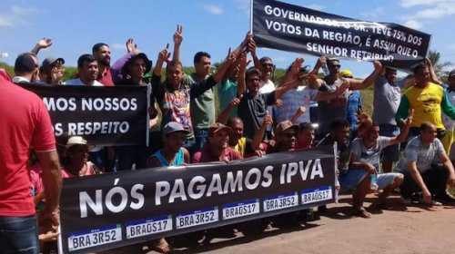 [Protesto: grupo de moradores fecha trecho da BA-131 e cobra providência do Estado]