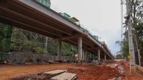 [Seis bairros ficam sem água após obra do BRT romper adutora]