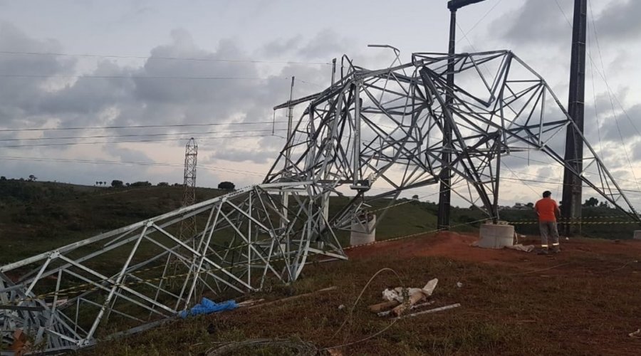 [Sobe para três número de mortos na queda de torre de tensão em Camaçari]
