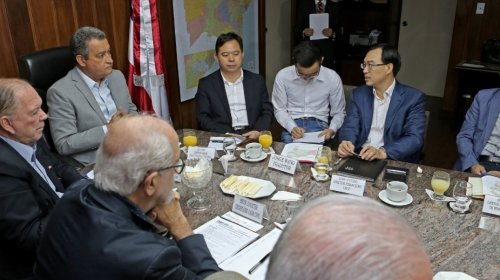[Rui discute desenvolvimento empresarial na região da Ponte Salvador-Itaparica com chineses]