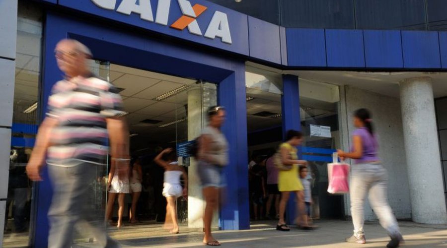 [Agências bancárias abrem em horário especial nesta terça]