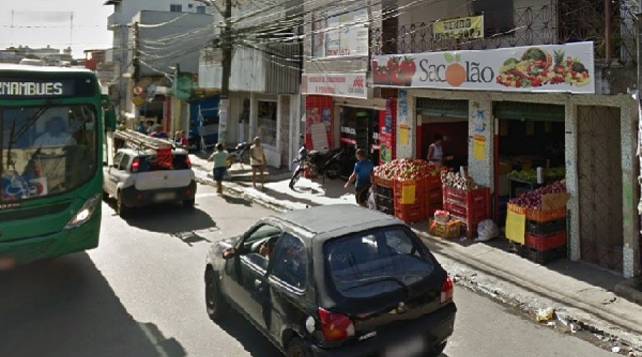 [Trânsito é interditado na Rua Thomaz Gonzaga, em Pernambués]