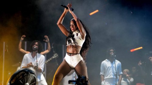 [Iza estreia no festival e faz performance inédita em Salvador]