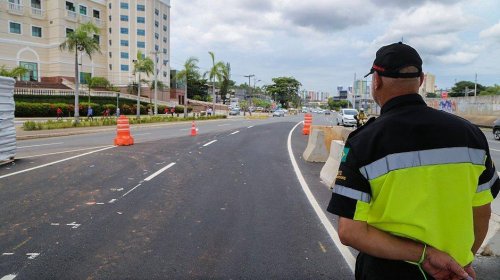 [Trânsito é modificado na região do Shopping da Bahia]