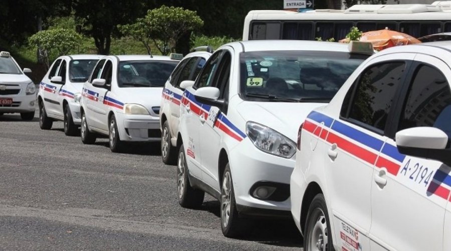 [Taxistas de Salvador rejeitam reajuste de tarifa pelo quarto ano consecutivo]