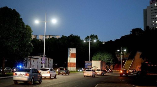 [Avenida Luís Eduardo Magalhães ganha iluminação completa em LED]