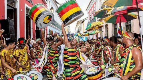 [Olodum comemora 40 anos de samba-reggae original no Concha Negra]
