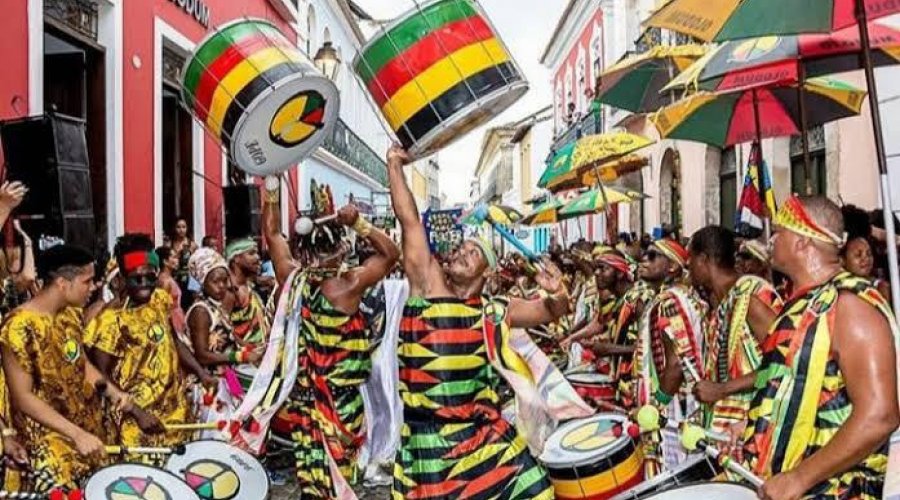 [Olodum comemora 40 anos de samba-reggae original no Concha Negra]
