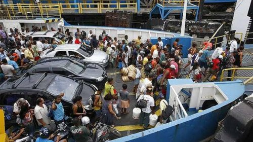 [Motoristas esperam duas horas para embarcar no ferryboat]