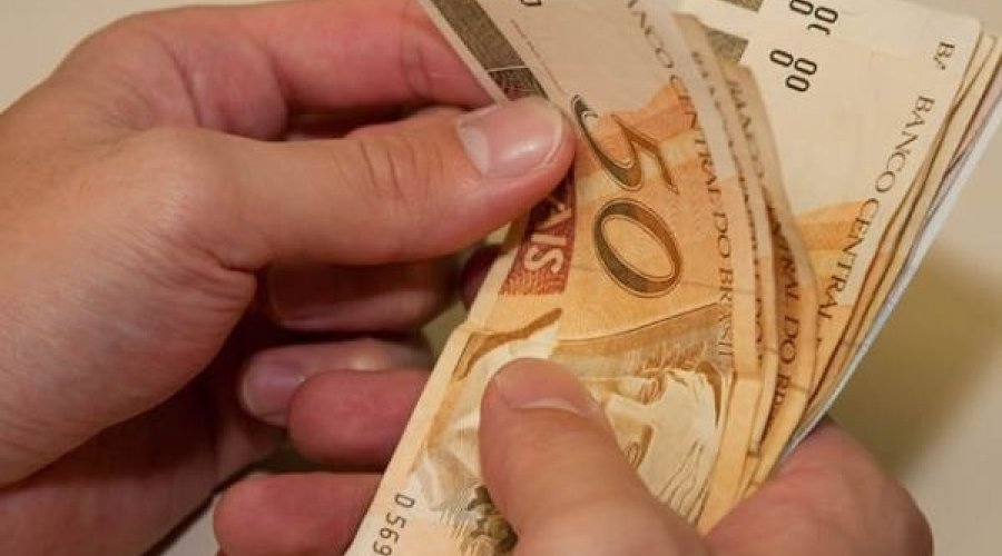 [Guedes deve autorizar novo aumento do salário mínimo para repor inflação de 2019]