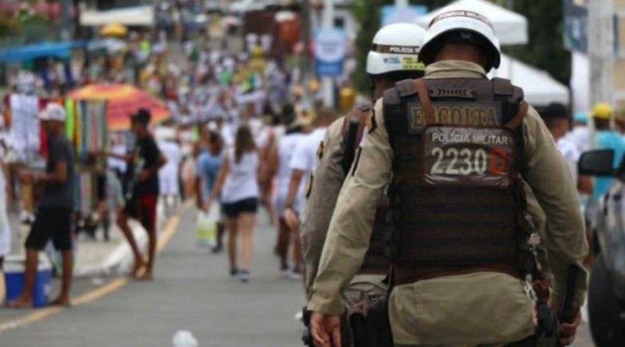 [Lavagem do Bonfim conta com dois mil policiais e bombeiros]