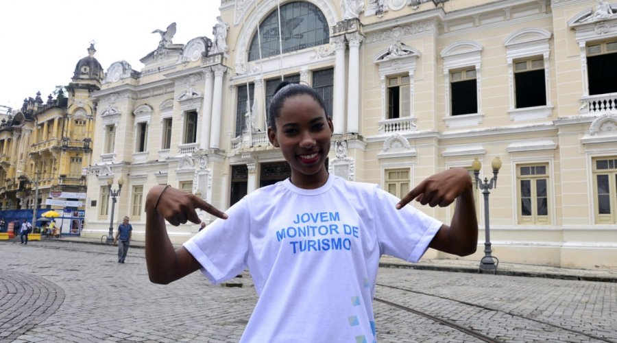 [Projeto seleciona jovens para capacitação de monitor de turismo]