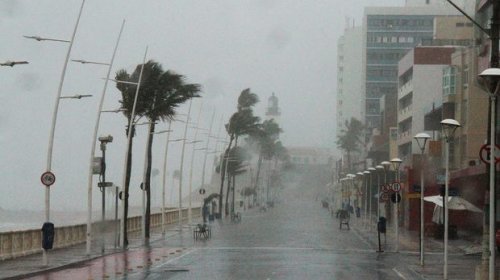 [Marinha alerta para ventos de até 87 km/h na Bahia durante ciclone]