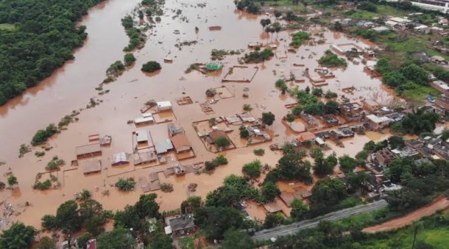 [Mais de 100 cidades estão em situação de emergência devido às chuvas em Minas Gerais]