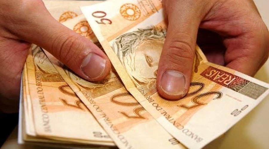 [Bolsonaro confirma novo salário mínimo de R$ 1.045 a partir de fevereiro]